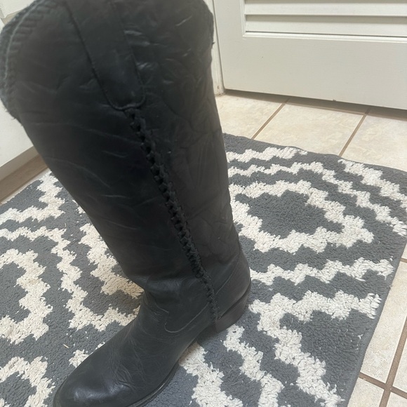 Black Cowboy Boots - Picture 4 of 7